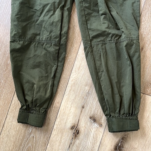 Urban Outfitters High-Waisted Paperbag Waist Jogger Pants Green - Picture 4 of 13